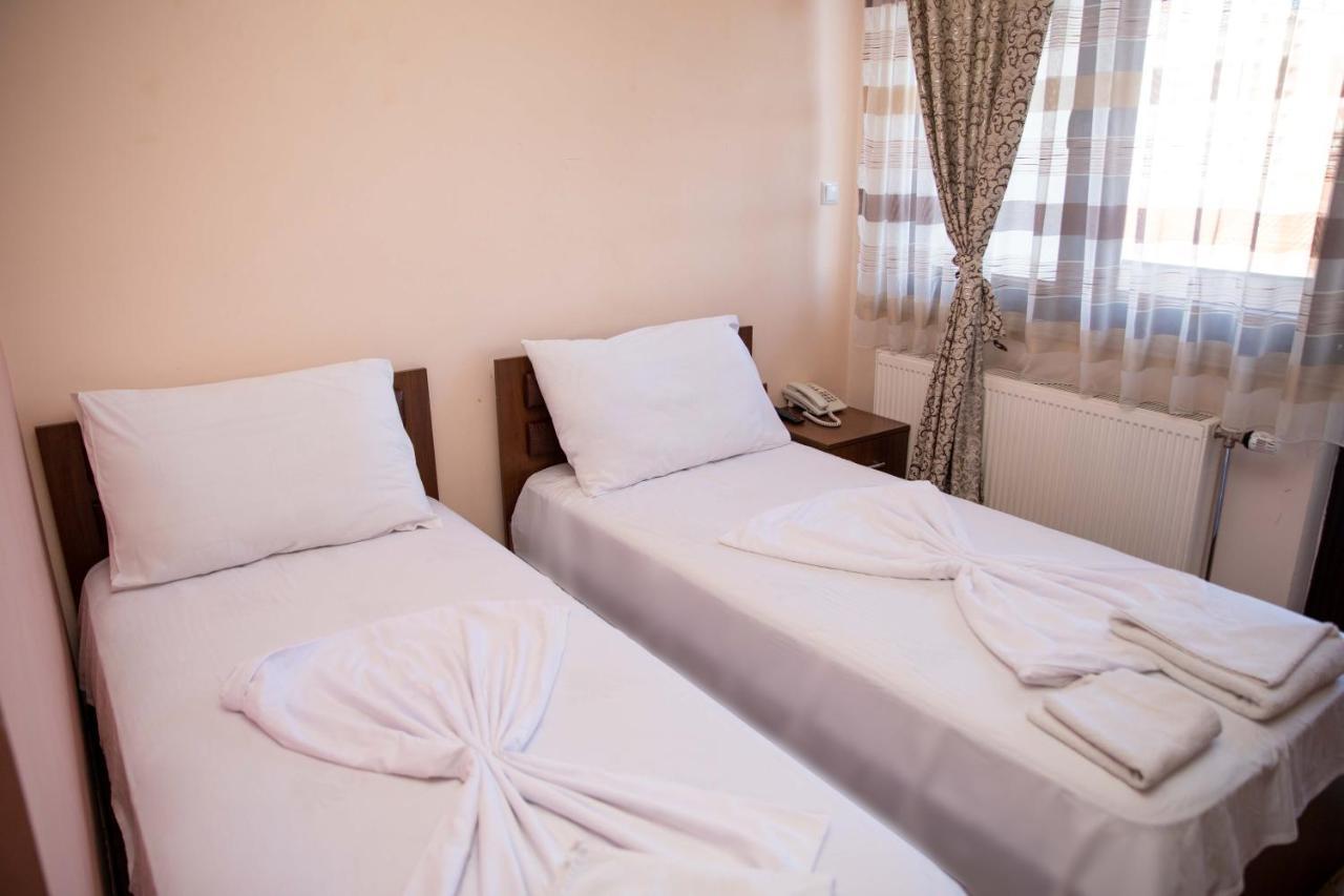 Hotel Leo ペーチ エクステリア 写真